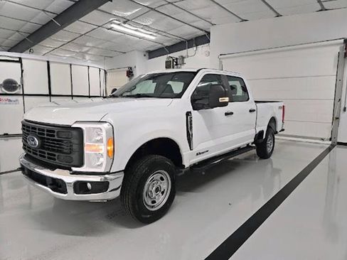 Used 2023 Ford F250 XL w/ FX4 Off-Road Package AWD/4WD image 3