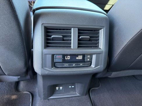 Used 2023 Volkswagen Atlas SE image 24