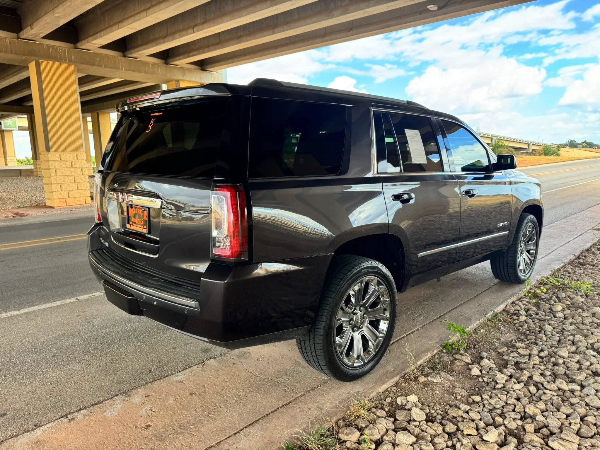 Used 2016 GMC Yukon Denali w/ Open Road Package AWD/4WD image 3