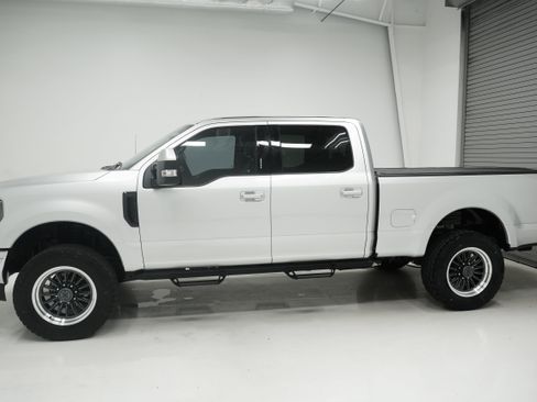 Used 2018 Ford F250 Lariat w/ FX4 Off-Road Package AWD/4WD image 5