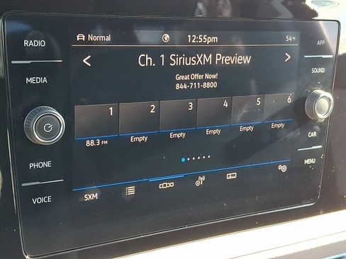 Certified 2025 Volkswagen Taos SE w/ Panoramic Sunroof Package image 15