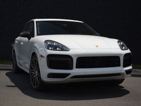 Used 2023 Porsche Cayenne Turbo AWD/4WD image 9