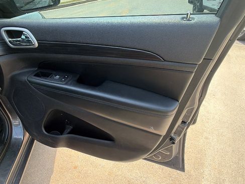 Used 2019 Jeep Grand Cherokee Altitude image 19