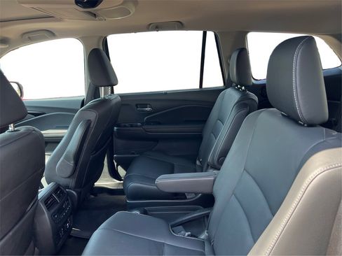 Used 2022 Honda Pilot Touring image 11