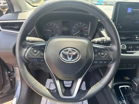 Used 2023 Toyota Corolla Cross LE FWD image 19