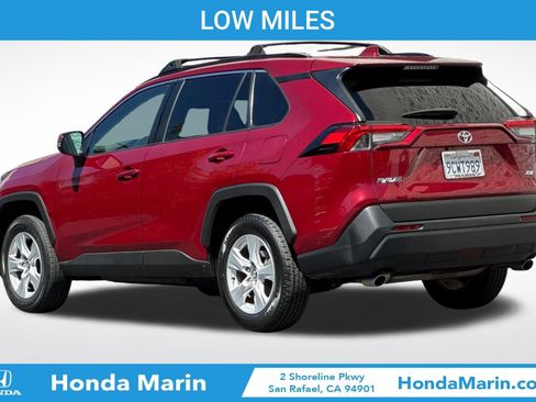 Used 2021 Toyota RAV4 XLE w/ Convenience Package FWD image 7