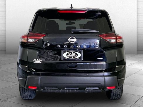 Used 2025 Nissan Rogue SV AWD/4WD image 3