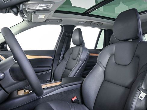 Certified 2024 Volvo XC90 B5 Plus w/ Protection Package Premier AWD/4WD image 7