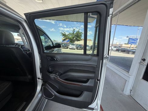 Used 2019 GMC Yukon XL SLT w/ Open Road Package AWD/4WD image 19