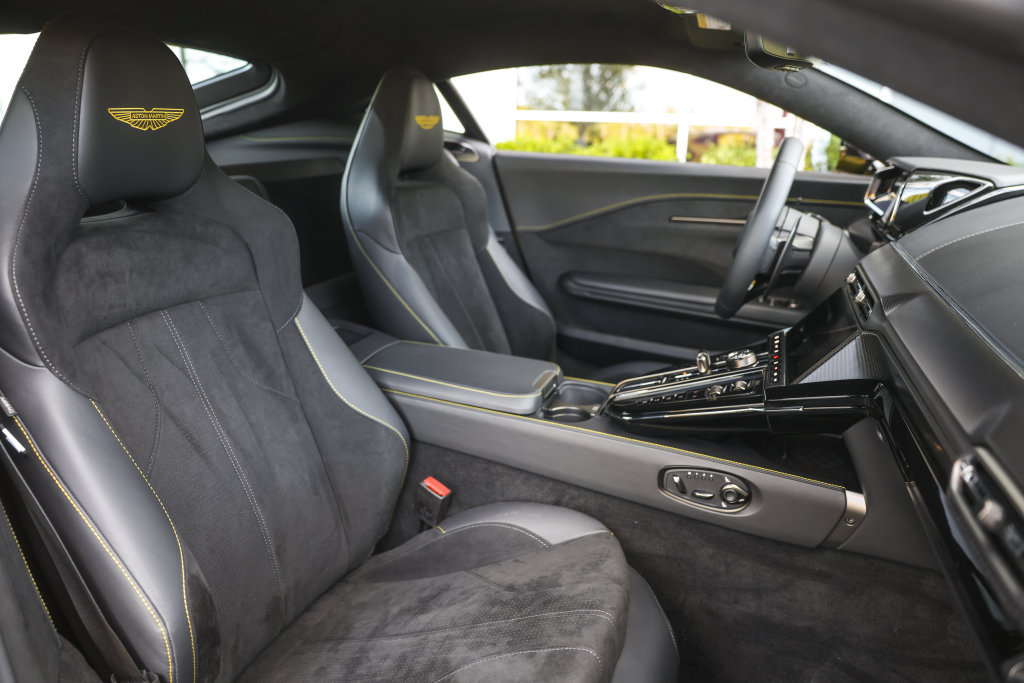 Used 2025 Aston Martin V8 Vantage Coupe RWD image 20