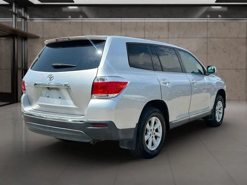 Used 2013 Toyota Highlander FWD image 17