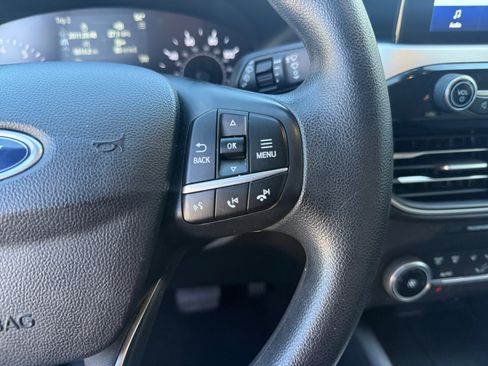 Used 2020 Ford Escape SE image 18