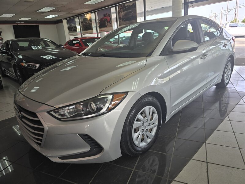 Used 2017 Hyundai Elantra SE FWD image 1