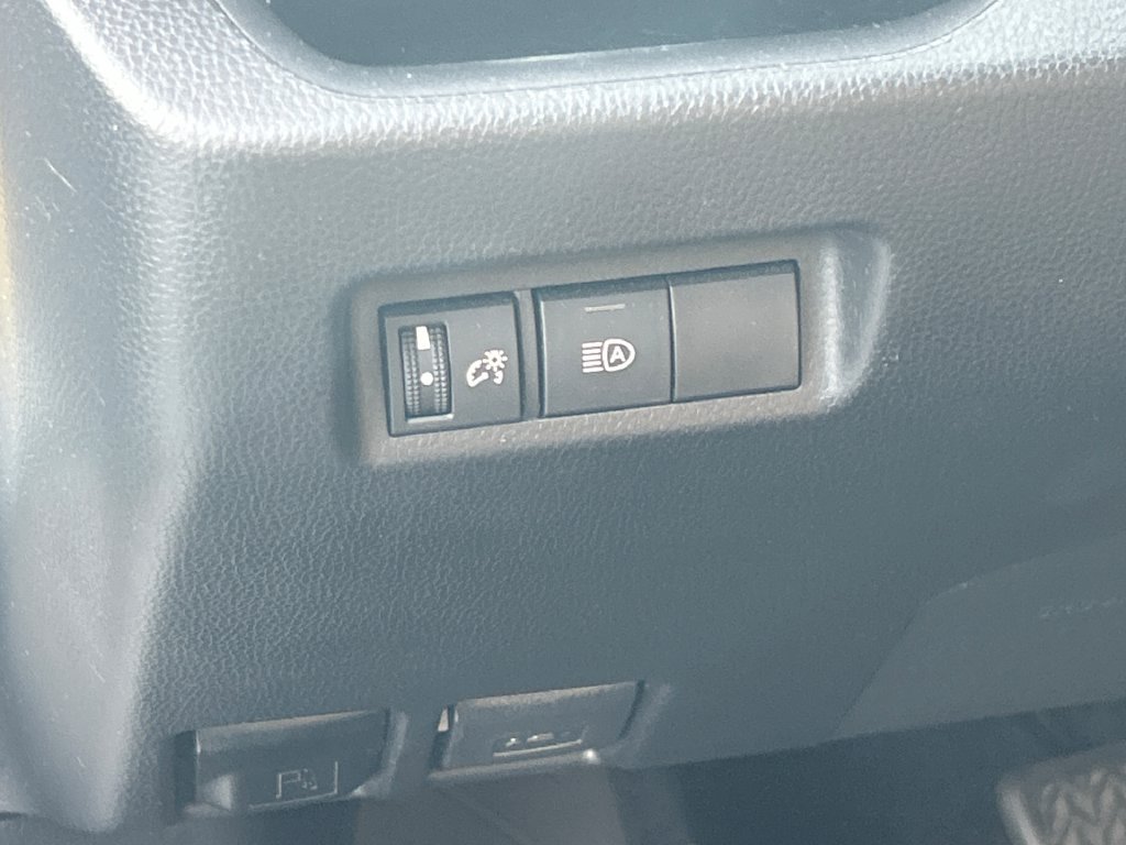 Used 2021 Toyota RAV4 LE FWD image 12