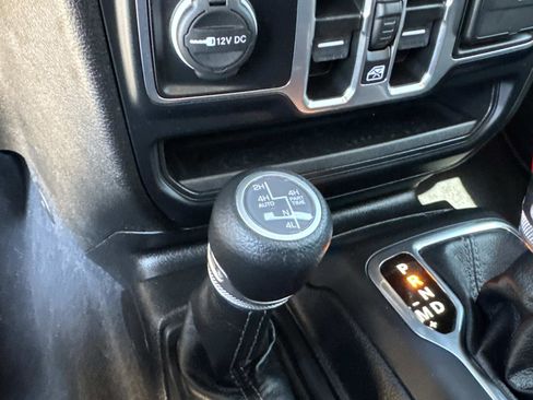 Used 2024 Jeep Wrangler Unlimited w/ Convenience Group AWD/4WD image 28