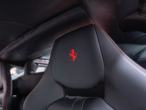 Used 2018 Ferrari 488 GTB RWD image 9