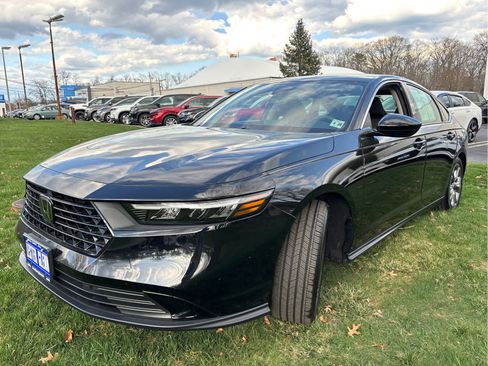 Certified 2023 Honda Accord EX image 5