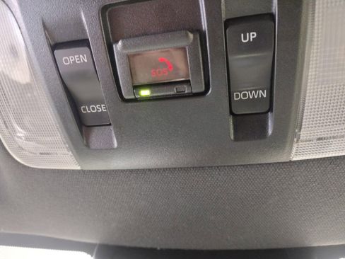 Used 2022 Toyota Corolla XSE FWD image 32
