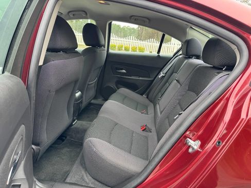 Used 2015 Chevrolet Cruze LT w/ Technology Package image 12