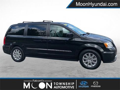Used 2015 Chrysler Town & Country Touring FWD image 1
