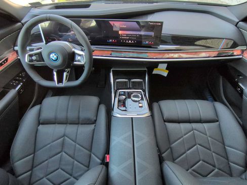 Used 2026 BMW i7 xDrive60 w/ M Sport Package RWD image 16
