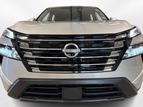 Used 2025 Nissan Rogue SV image 10