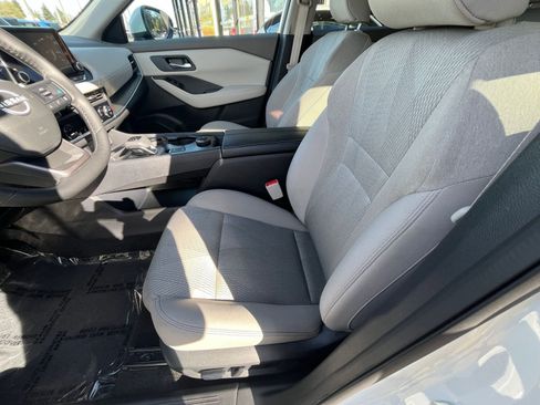 Used 2025 Nissan Rogue SV image 29