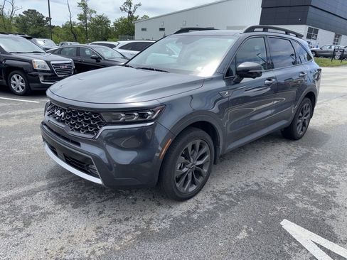 Certified 2023 Kia Sorento SX Prestige AWD/4WD image 3