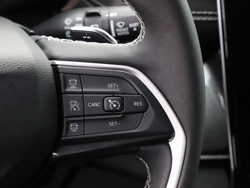 Used 2023 Jeep Grand Cherokee Laredo image 22