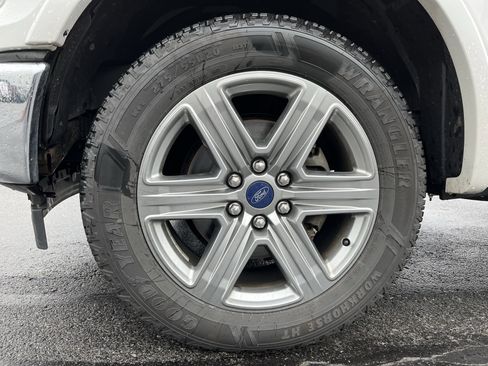 Used 2017 Ford F150 Lariat w/ Equipment Group 502A Luxury image 11