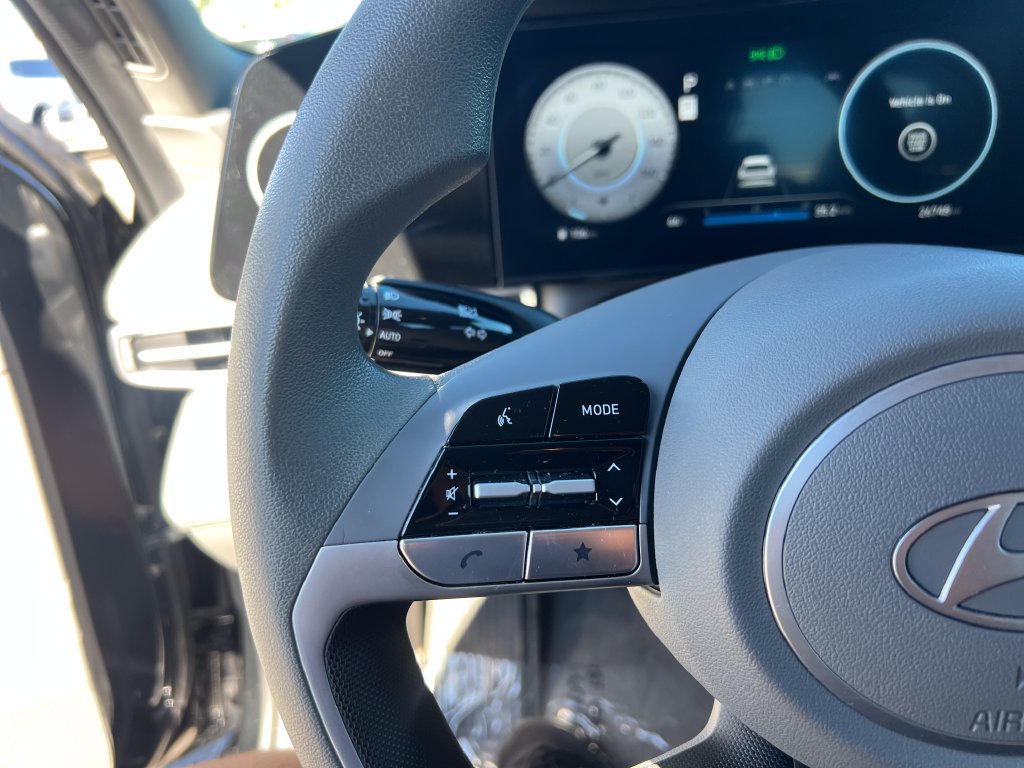Used 2024 Hyundai Elantra SEL FWD image 15