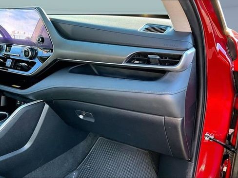 Used 2023 Toyota Highlander XLE image 27