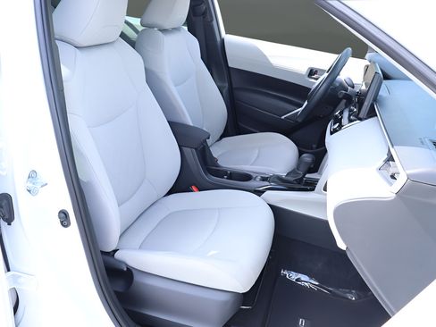 Used 2023 Toyota Corolla Cross L AWD/4WD image 17