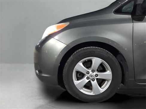 Used 2011 Toyota Sienna LE image 14