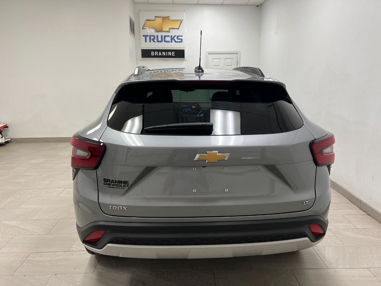 Used 2025 Chevrolet Trax LT FWD image 19