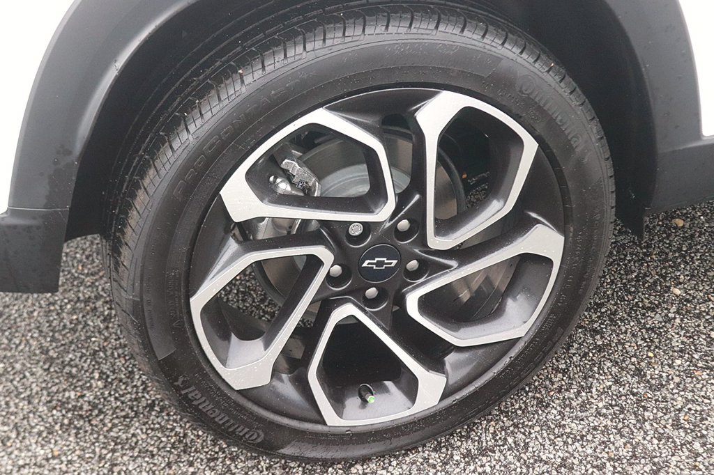 Used 2025 Chevrolet Trax RS w/ Sunroof Package FWD image 8