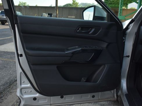 Used 2025 Nissan Pathfinder SV AWD/4WD image 12