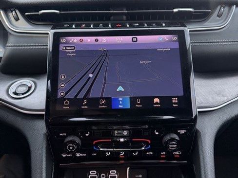 Used 2023 Jeep Grand Cherokee L Limited w/ Black Appearance Package image 8