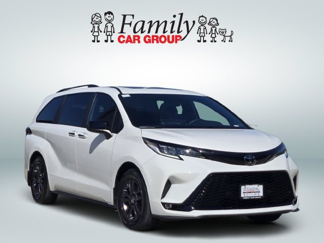 Used 2026 Toyota Sienna XSE AWD/4WD image 2