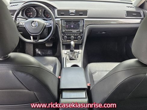 Used 2018 Volkswagen Passat 2.0T SE FWD image 12