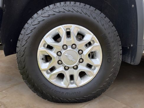 Used 2020 Chevrolet Silverado 3500 LT w/ Texas Edition AWD/4WD image 23