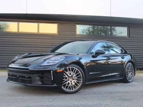 Certified 2025 Porsche Panamera image 1