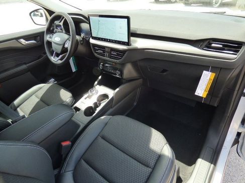 New 2025 Ford Escape SE image 9