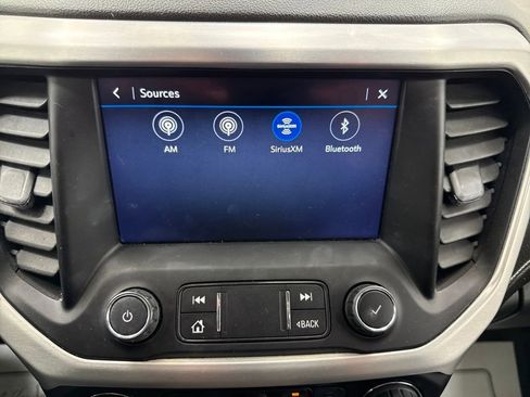 Used 2022 GMC Acadia SLE image 27