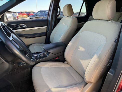 Used 2016 Ford Explorer XLT w/ Equipment Group 201A image 20