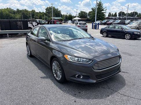 Used 2015 Ford Fusion SE w/ Equipment Group 202A FWD image 2