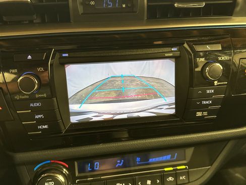 Used 2016 Toyota Corolla LE Premium FWD image 22