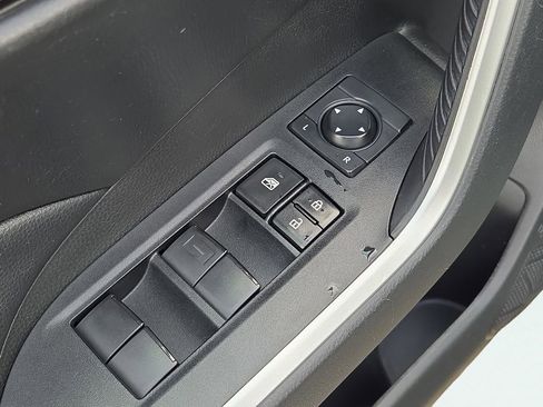 Used 2021 Toyota RAV4 XLE w/ Convenience Package image 17