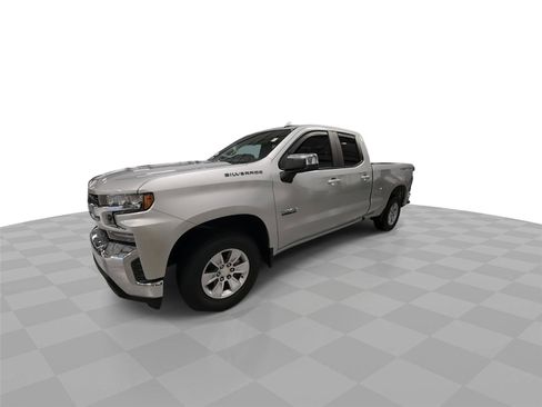 Used 2020 Chevrolet Silverado 1500 LT w/ Texas Edition RWD image 4