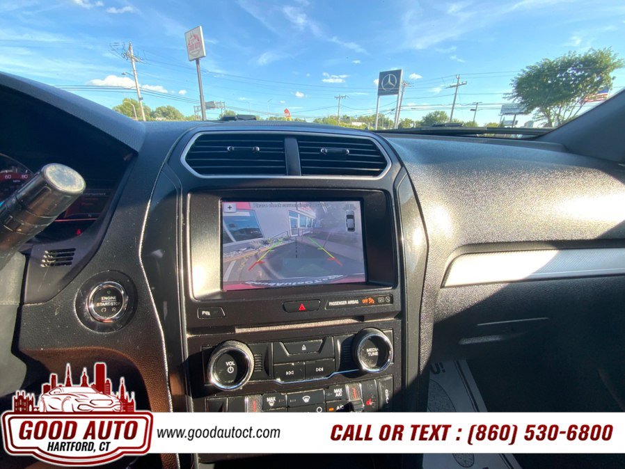 Used 2017 Ford Explorer XLT w/ Equipment Group 202A AWD/4WD image 19